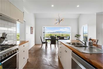 Sunlit Shores (Bachcare) - Papamoa