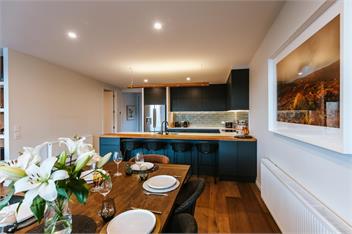 Korari House | Lake Views | Close to Town Centre | Sleeps 10 - Wanaka