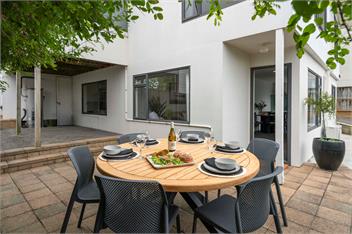 Pataka Lookout - 3 bdrm home, close to lake & town! - 