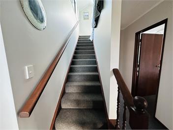 Spacious Sunny Ennel St House -