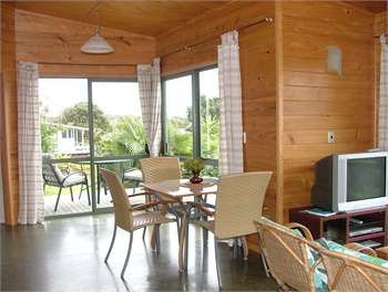 Coopers Beach Retreat- the black bach - Coopers Beach 0420