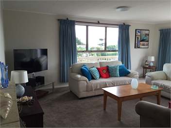 'Olde Beach Villa'  Waikanae. A wonderful ocean-view beach house - Waikanae