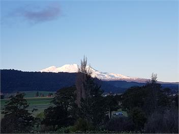 Stunning Views, Warm, Central & Quiet Little Hill - Ohakune