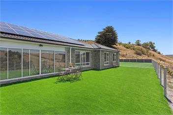 Large Home with Privacy and Views, Sleeps 12 - Melbourne