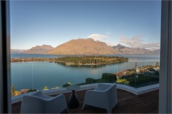 Castle Cliff Lodge | Sauna, Spa Pool + Games Room | Amazing Views - Queenstown