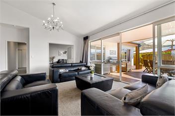 Lakeside Luxury (Bachcare) - Wanaka