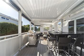 Ultimate Lakefront Location with Hot Tub - Taupo