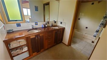 Pacific Vista - May to Nov SPECIAL- Book 5 nights get 2 more nights free - tairua