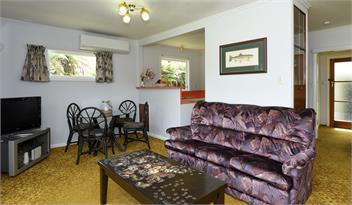 A Much‑Loved Lake Tarawera Family Bach and Jetty – Shared with the Right Guests - Rotorua