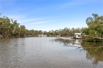 20++ Guests !! Rent Entire Pub for the Night - Echuca