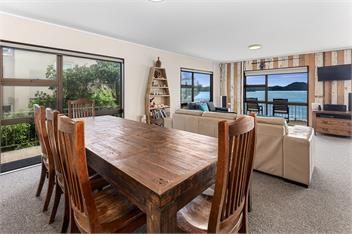 High Water Beach House, Absolute Beachfront - Whangarei