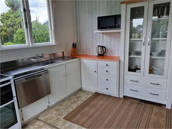 Eclectic Cottage - New Plymouth