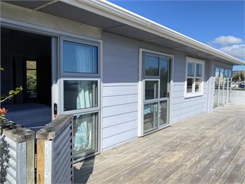 Love shack. Mahia beach  - Mahia beach. 