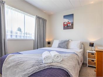 Central Riverside Retreat (Bachcare) - Taupo Central