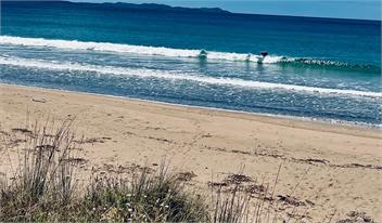 LOCATION! LOCATION! ...EPIC Beach Front Bach - Northland