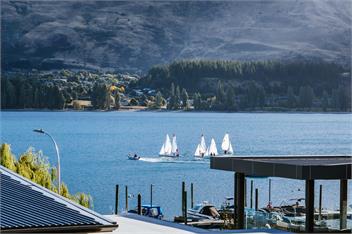Central Wanaka Lakeview Luxury Apartment - Wanaka