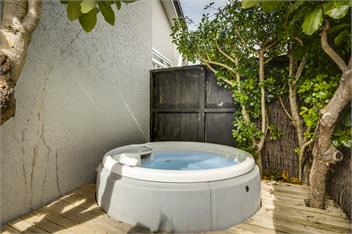 7th Heaven *Spa Pool, Swimming Pool & Close to CBD* - Napier