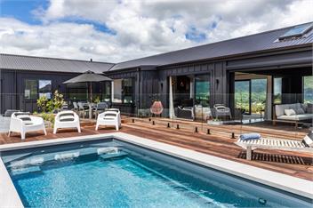 Kinloch Escape - Lake Views and Pool - Taupo
