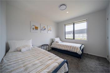 Breaksea Basecamp (Bachcare) - Te Anau