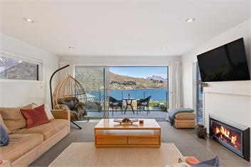 Lake Views on De La Mare Place, 3 BDR, Free Wi-Fi - Queenstown