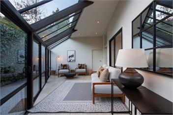 QT Paradise: Panoramic Views & Elegant Comfort - Queenstown