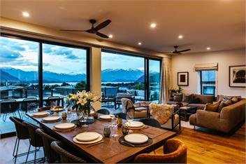 Korari House | Lake Views | Close to Town Centre | Sleeps 10 - Wanaka