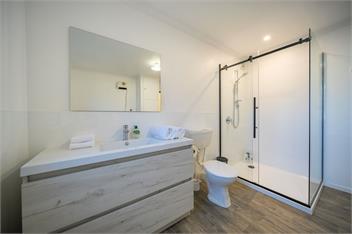 Four Peaks Matai Escape (Bachcare) - Te Anau