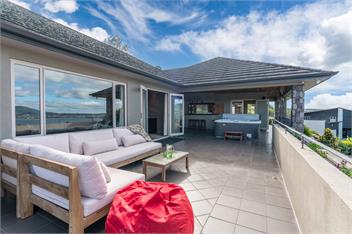 Tauhara Sunrise - Spa pool with Mountain & Lake views! - Taupo