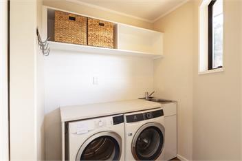 Sunshine Bay Stay | Lake Views & Cosy Fireplace - 