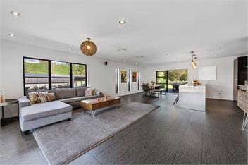 Riverside Retreat - spa pool, table tennis, riverside! - 