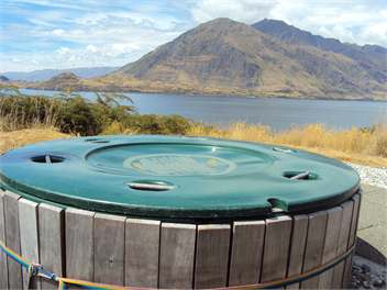 Lakefront Gem - exclusive-use retreat - Wanaka 9382