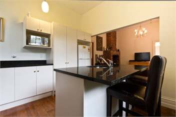 Brockworth Cottage - (Christchurch City and Country Cottages) - 