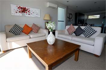 The Moorings Luxury Waterfront 1 Bedroom Apartment - Picton