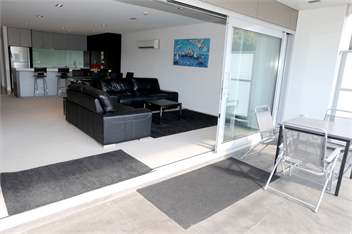 Waterfront Luxury Three Bedroom Quay Apartment - Picton