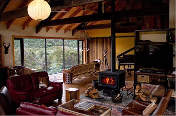 Awahuri - Waterfront River bend retreat (the Modern Bach!) - Taupo