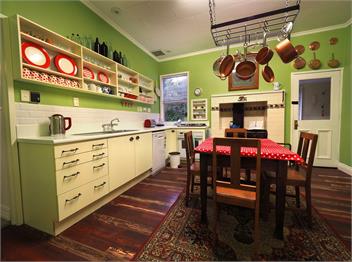 Historic Winter Ski Cottage/Summer River Cottage. - Queenstown