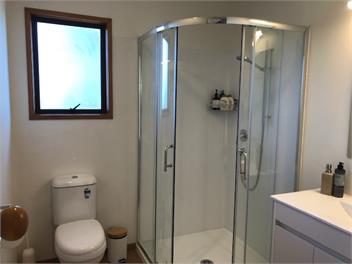 Super-sized family home, peaceful environment with stunning mountain views - New Plymouth