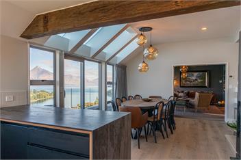 Castle Cliff Lodge | Sauna, Spa Pool + Games Room | Amazing Views - Queenstown