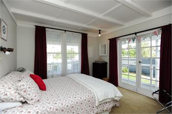 Puriri Downtown Villa (Bachcare) - Napier City