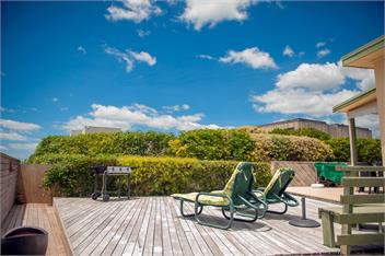 Surf Beach Views (Bachcare) - Whangamata
