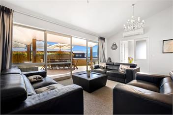 Lakeside Luxury (Bachcare) - Wanaka