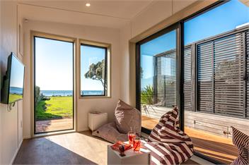 ONETANGI BEACHFRONT ESCAPE - Onetangi