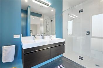 Spacious new holiday home, warm with lovely views - Wanaka