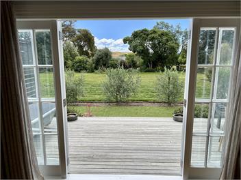 The Old Hawkesbury Cottage - Blenheim