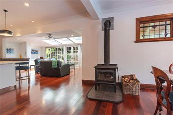 Camellia House: Elevator Access, Swimming, and Spa Pools in a Stunning Setting - Nelson