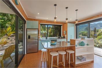 Bach 7 by the Sea - Marahau Holiday Home - Tasman