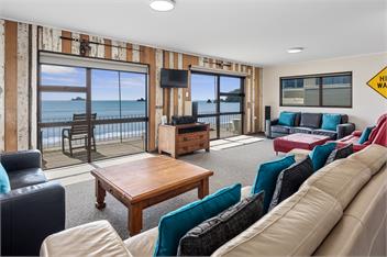High Water Beach House, Absolute Beachfront - Whangarei