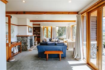 Bullock Creek Chalet | Sleeps 8 | Lake & Mountain Views - Wanaka