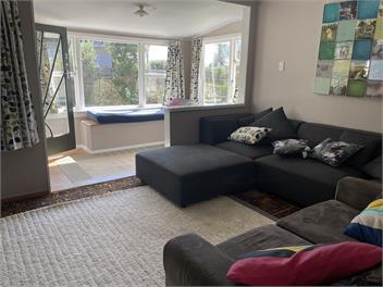 Sunny Bach minutes to beach, golf, park. Perfect for large families or two families! - Masterton