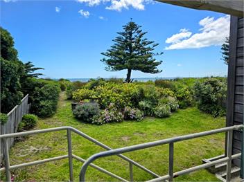 Beachfront Getaway (Bachcare) - Waikanae Beach